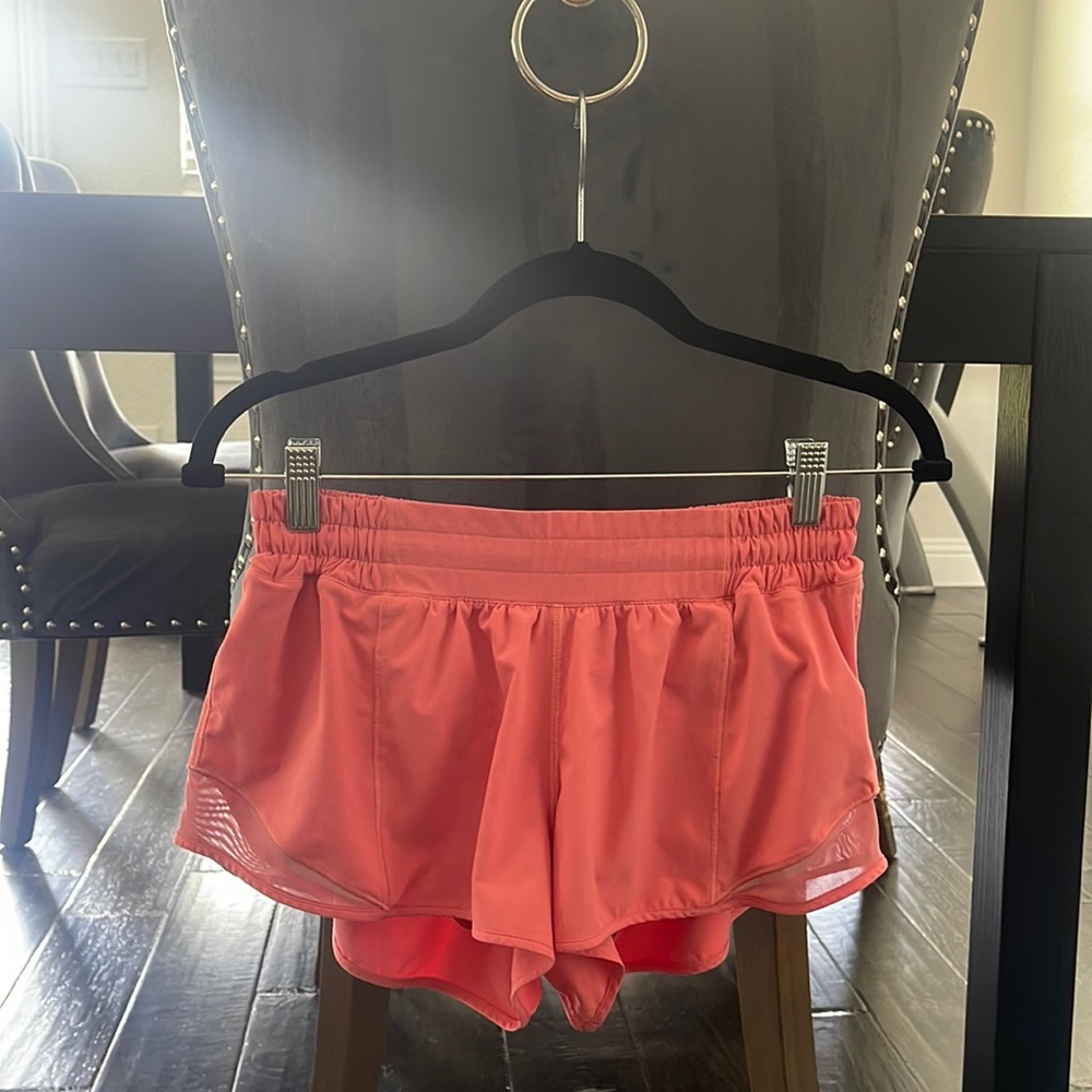 Lululemon Hotty Hot Shorts 2.5 inch size 8